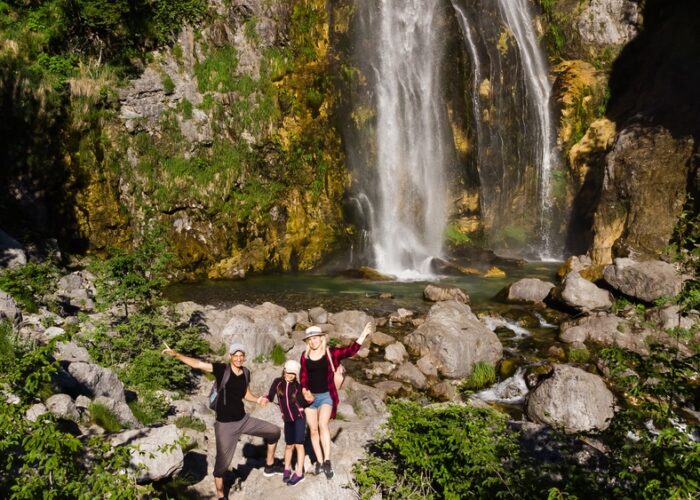 Grunas,waterval, fly & drive Albanië, Theth